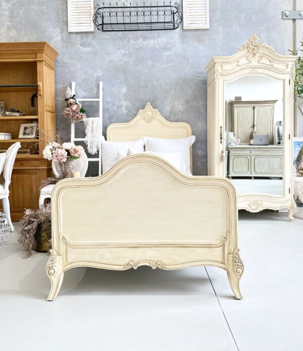 Provence Carved Bed - Image 7