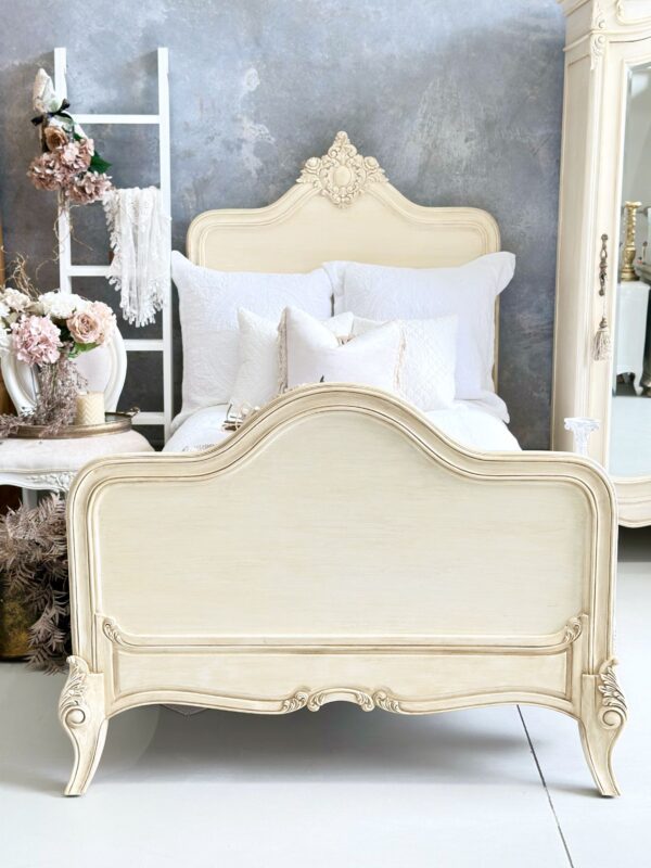 Provence Carved Bed - Image 6