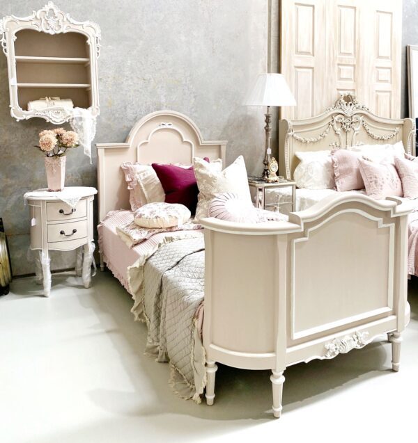 Dauphone Shabby Chic Dove Grey Bed