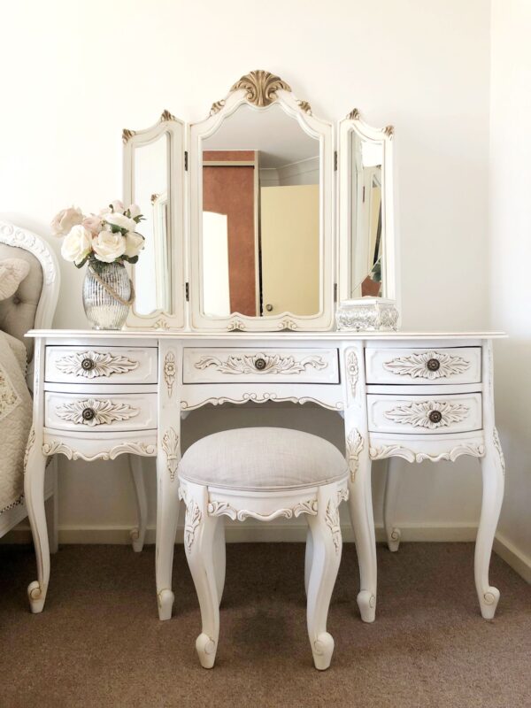 Rosen Provincial Tri Fold Mirrored Back Dresser