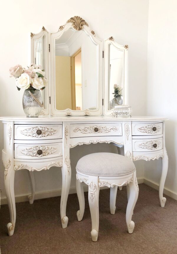 Rosen Provincial Tri Fold Mirrored Back Dressing Table and Stool - Image 2