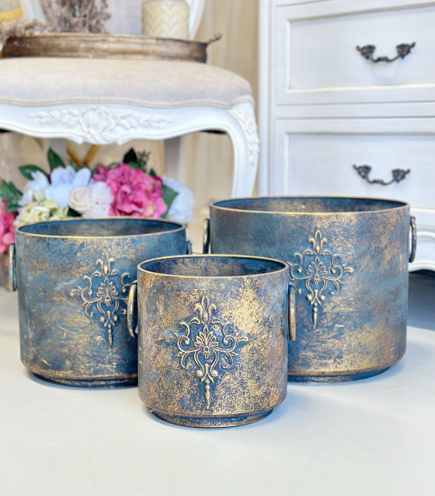 Siobhan Metal Vintage Decorative Pot Rococo Decor