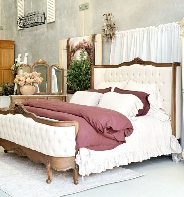 Eleonara Wingback Antique Brown Diamond Tufted Bed