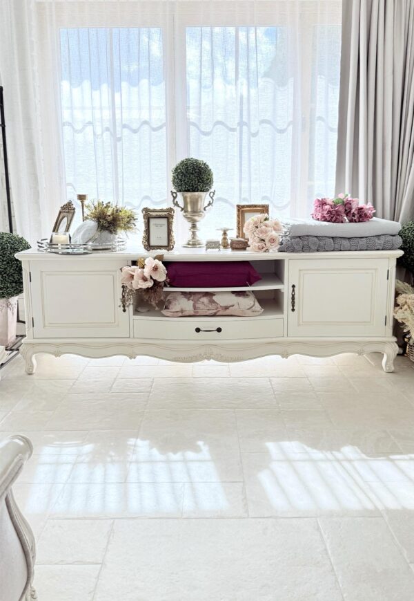 Felicity Entertainment Unit