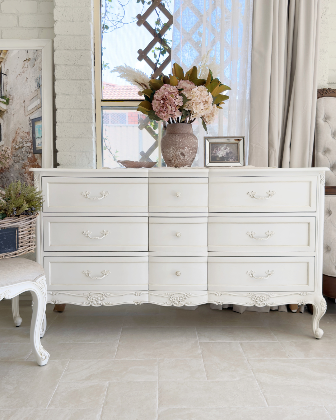 Le Foret Antique White French Provincial Chest of Drawers - Image 4